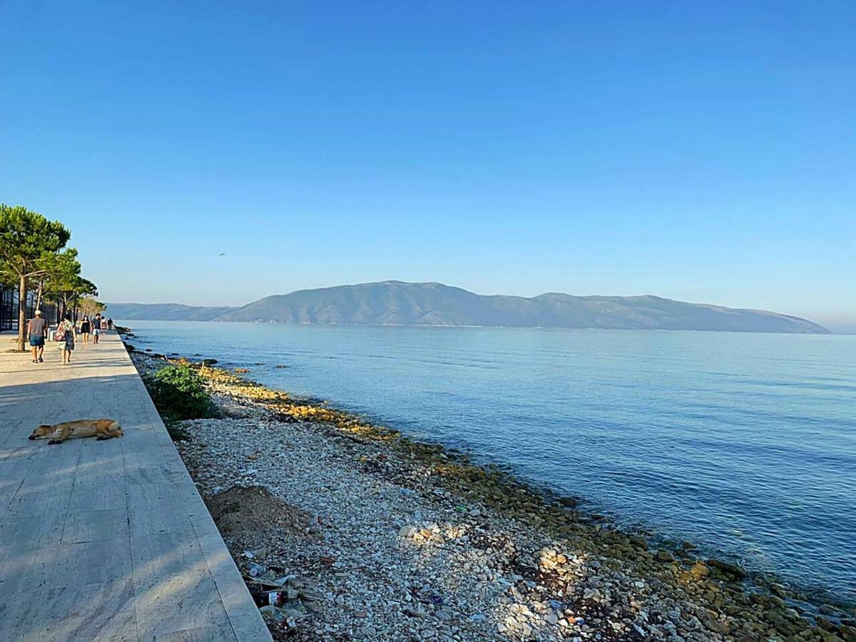 Beach Front Apartment Влёра Экстерьер фото